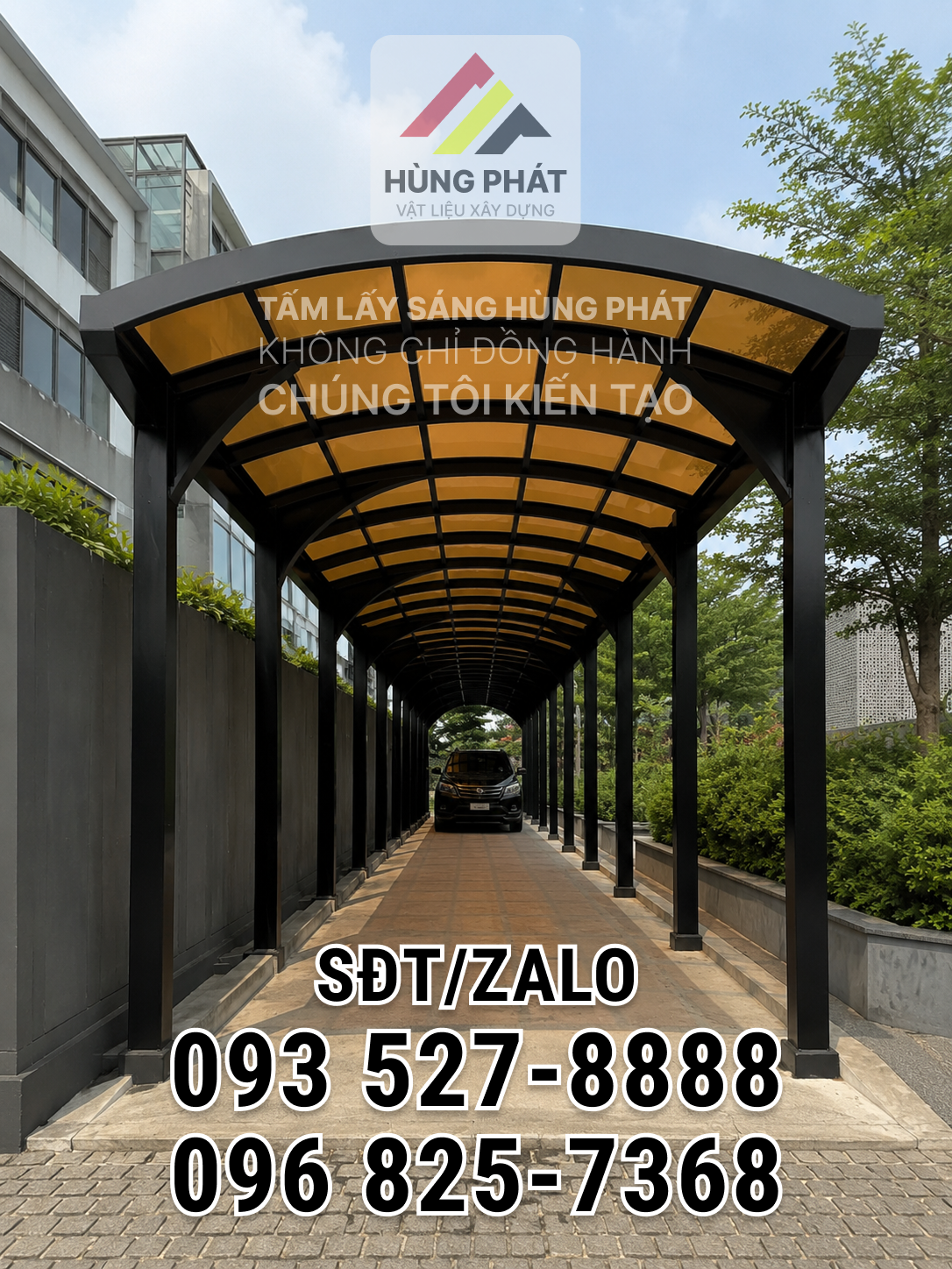 Mặt trước mái che lối đi ô tô cho ánh sáng tự nhiên đi qua tấm lấy sáng màu hổ phách